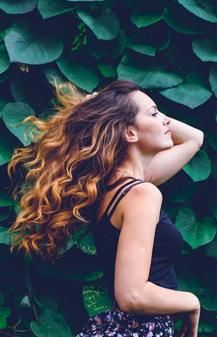 http://naturelhair.fr/wp-content/uploads/2020/07/stock-photo-young-woman-against-background-of-summer-green-park-green-leaves-running-girl-with-beautiful-305487863-crop-1-435x675.jpg